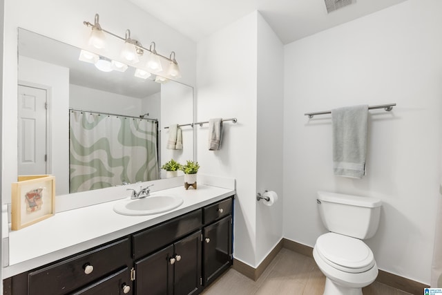 full bathroom with visible vents, toilet, curtained shower, baseboards, and vanity