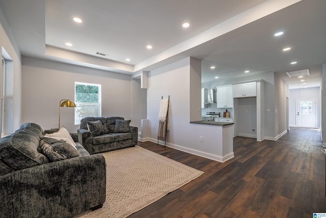 living room with visible vents, recessed lighting, dark wood-type flooring, and baseboards