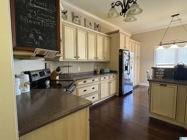 kitchen featuring dark countertops, crown molding, appliances with stainless steel finishes, an inviting chandelier, and cream cabinetry