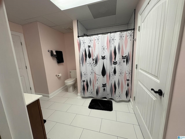 full bath featuring toilet, a shower with shower curtain, tile patterned flooring, baseboards, and vanity