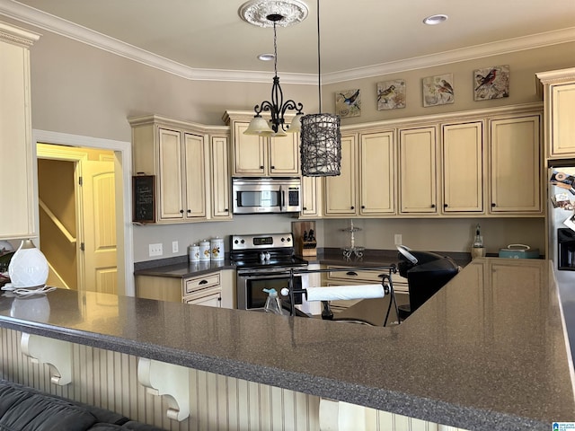 kitchen featuring a kitchen bar, dark countertops, appliances with stainless steel finishes, crown molding, and hanging light fixtures