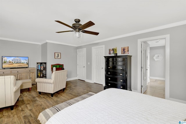 bedroom featuring baseboards, a ceiling fan, wood finished floors, and crown molding