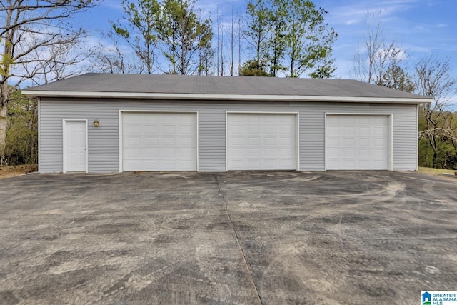 view of detached garage