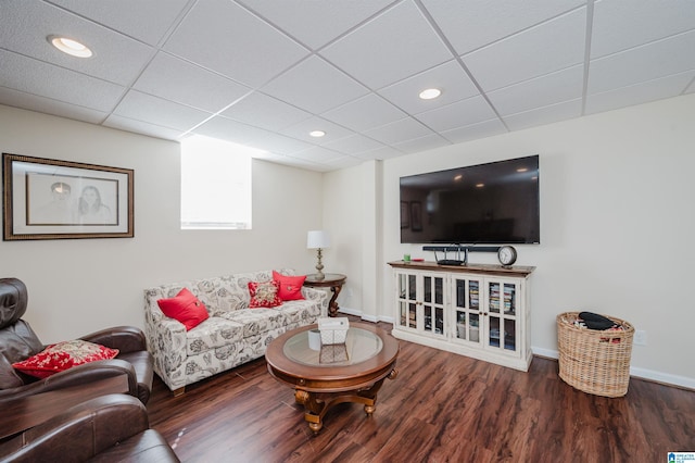 living room featuring recessed lighting, a paneled ceiling, baseboards, and wood finished floors