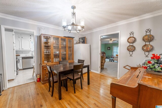 819 Jefferson Ave, Anniston, AL 36207 - dining area featuring ceiling fan with notable chandelier, a textured ceiling, light wood-type flooring, and ornamental molding