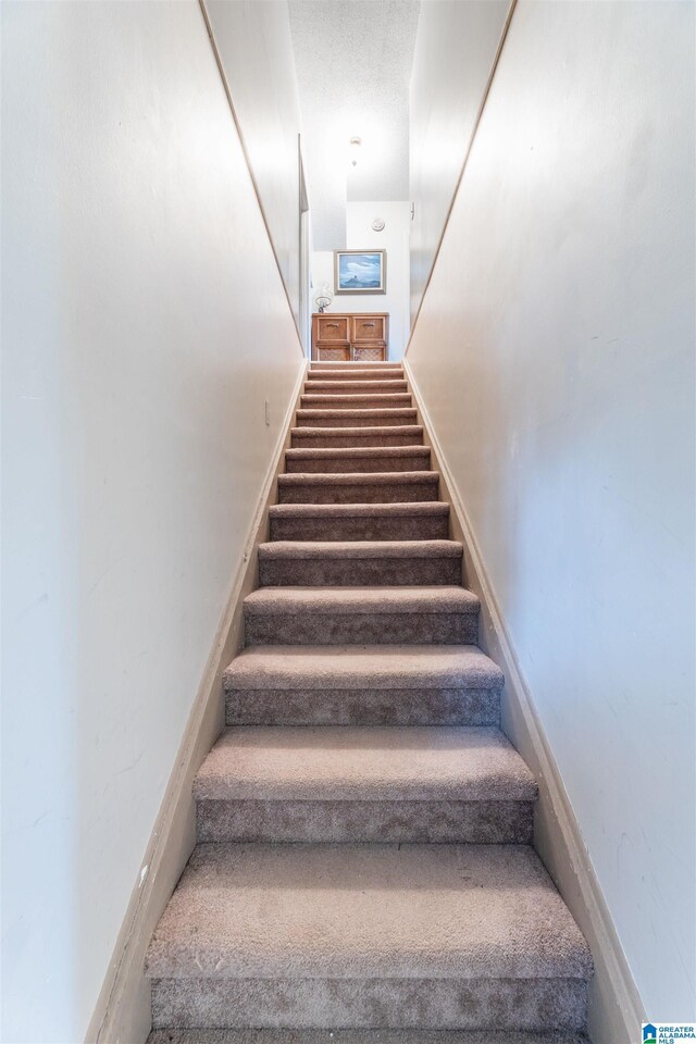 819 Jefferson Ave, Anniston, AL 36207 - view of stairway