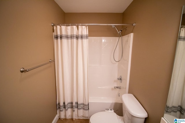 bathroom featuring toilet and shower / bath combo