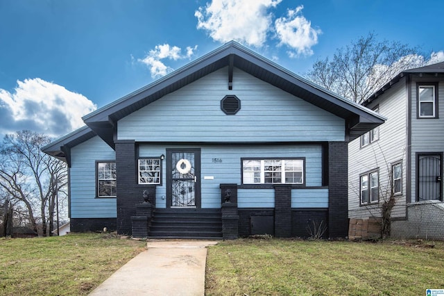 view of front of property with a front lawn