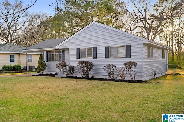 ranch-style house with crawl space, a front lawn, and fence