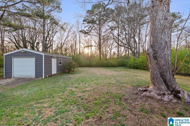 view of yard with a detached garage and an outdoor structure