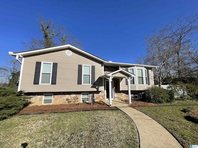 bi-level home featuring a front yard