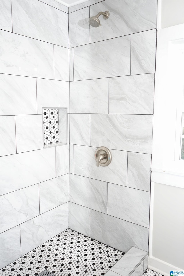 3459 35th Ave N, Birmingham, AL 35207 - bathroom featuring a tile shower