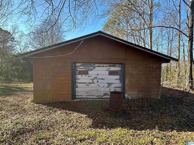 861 Lankford Ln, Alexandria, AL 36250 - view of outdoor structure featuring an outdoor structure and driveway