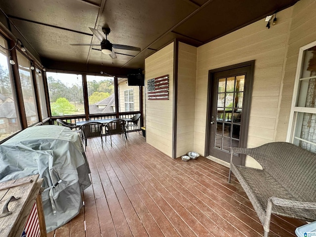 sunroom featuring a ceiling fan