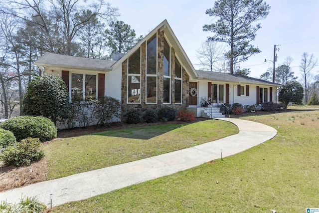 view of front of home featuring a front lawn and brick siding