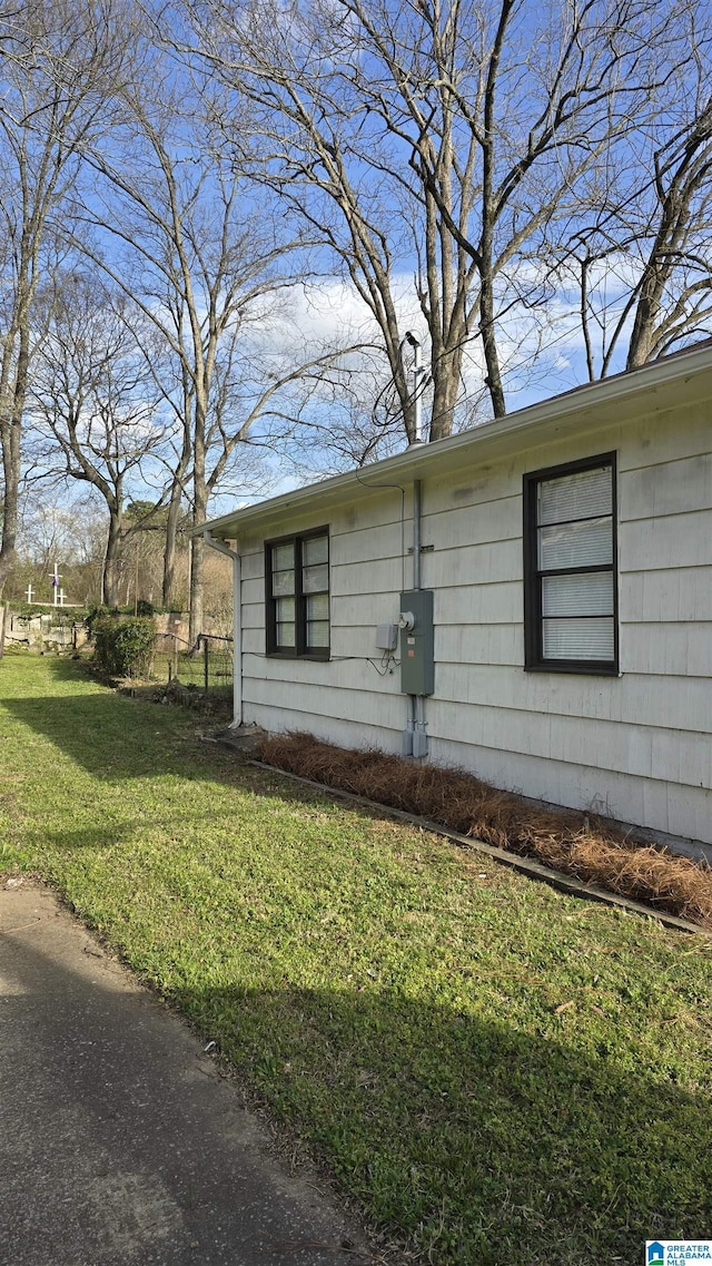 563 Brussels Ave, Birmingham, AL 35212 - view of side of property with a yard and fence