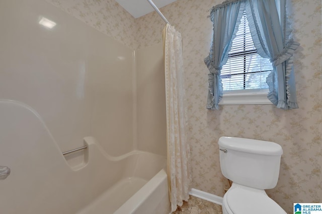 2350 Morton Rd, Warrior, AL 35180 - bathroom featuring toilet, wallpapered walls, baseboards, and shower / bath combo