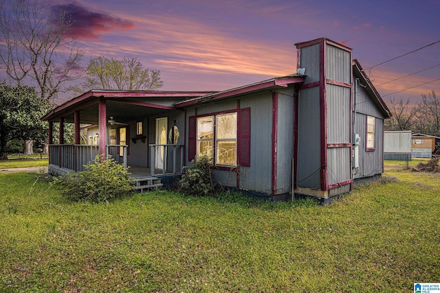 view of front facade featuring a lawn and a porch