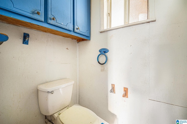 bathroom featuring toilet