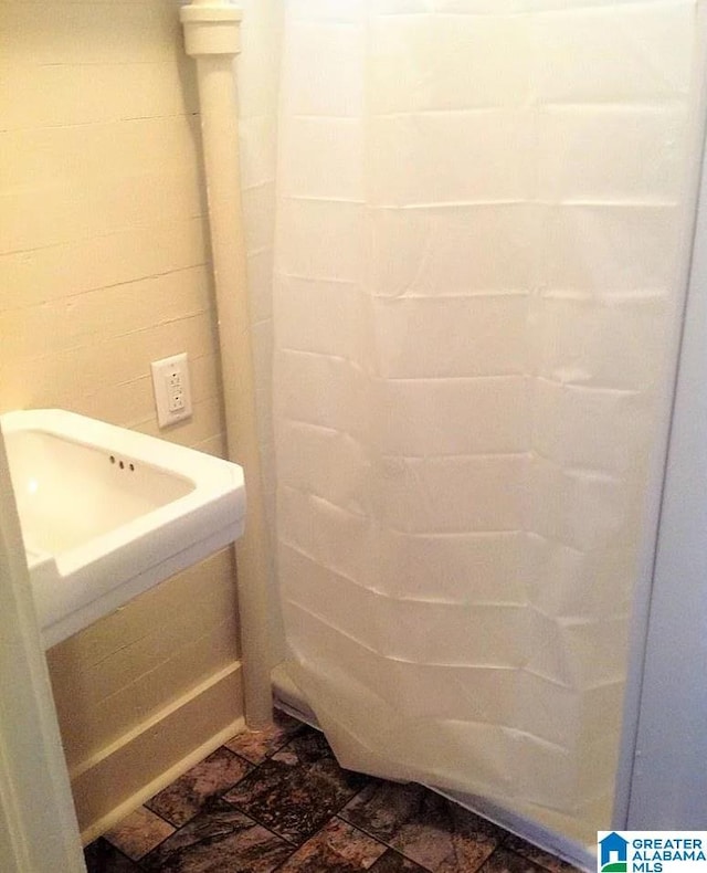 bathroom featuring a shower