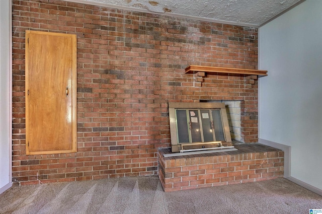 details featuring crown molding, carpet, and a textured ceiling