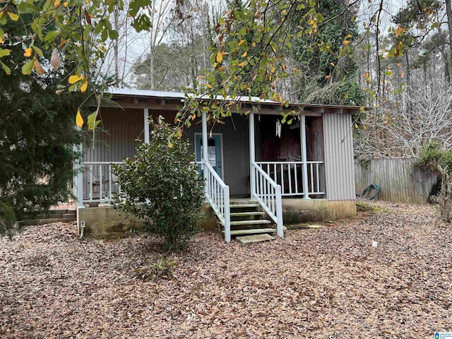 view of front of property featuring a porch and fence