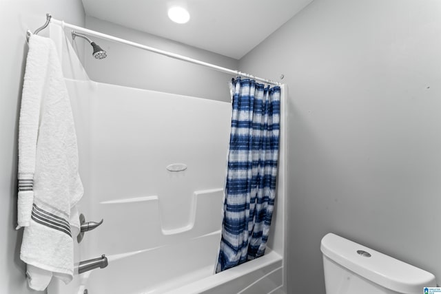 bathroom featuring toilet and shower / bath combo