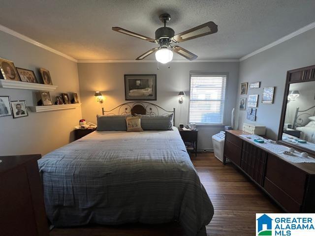 881 Ridgeway Cir, Talladega, AL 35160 - bedroom with wood finished floors, ceiling fan, ornamental molding, and a textured ceiling