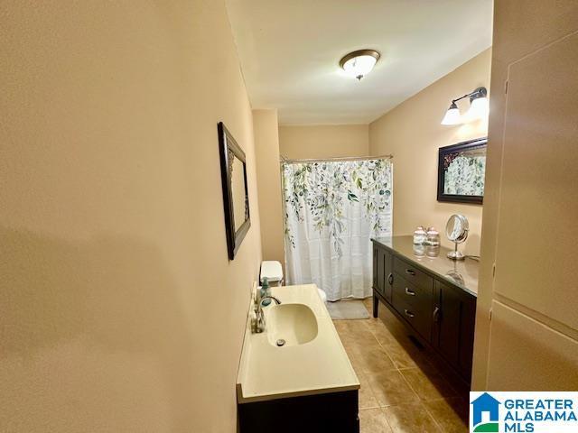full bathroom with a shower with shower curtain and vanity