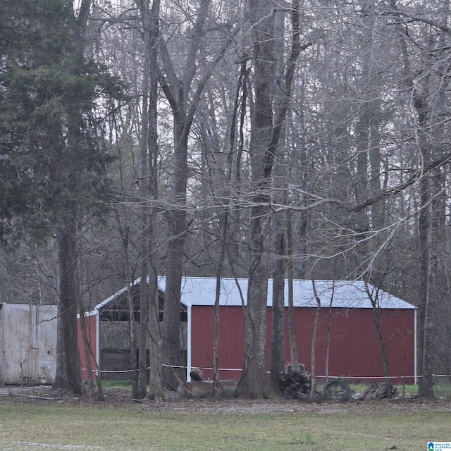 view of outdoor structure with an outdoor structure