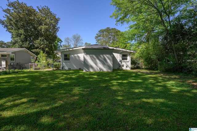 view of yard featuring fence