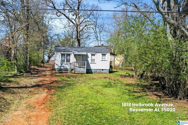 view of front of home with a front lawn and crawl space