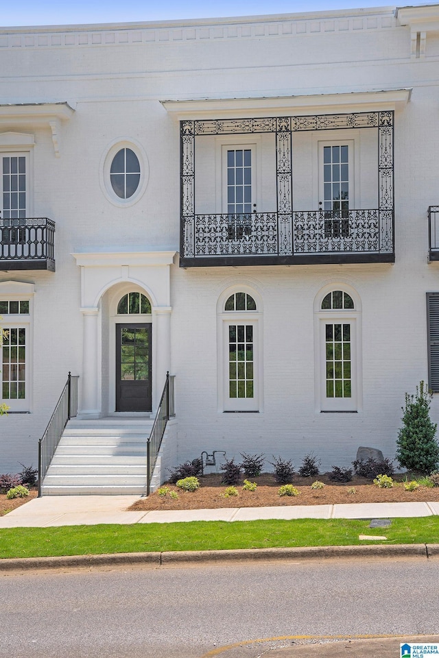 516 Preserve Pkwy, Hoover, AL 35226 - view of front facade featuring a balcony