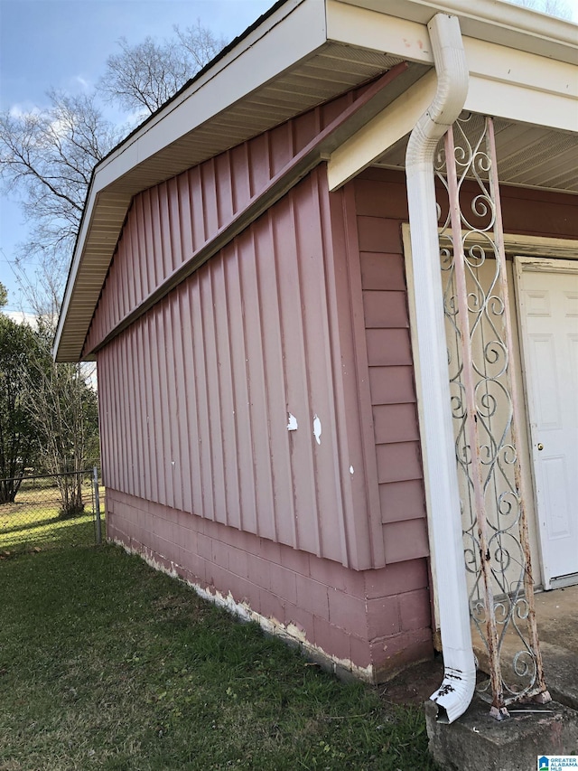 925 Ann St, Birmingham, AL 35228 - view of side of property with a yard