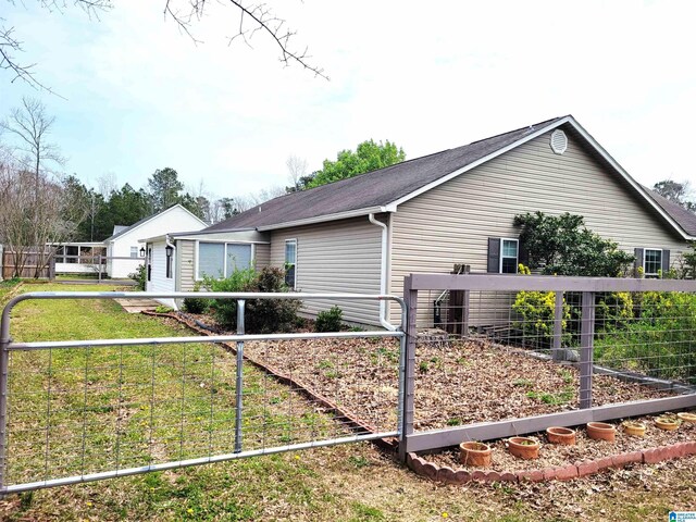 600 Mayfair Ln, Cullman, AL 35057 - view of side of home with fence