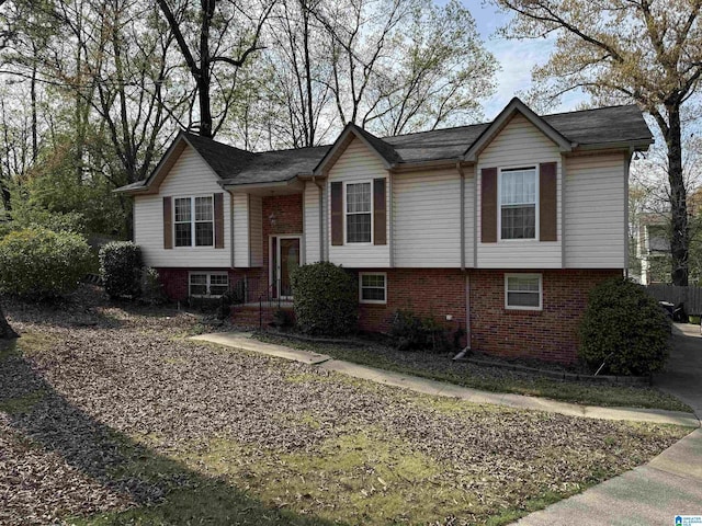 1520 Tropical Cir, Alabaster, AL 35007 - view of split foyer home