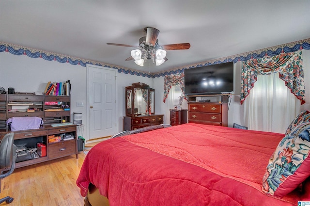 bedroom featuring wood finished floors and a ceiling fan