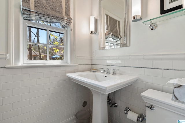 4603 Clairmont Ave, Birmingham, AL 35222 - half bath featuring a wainscoted wall, toilet, and tile walls