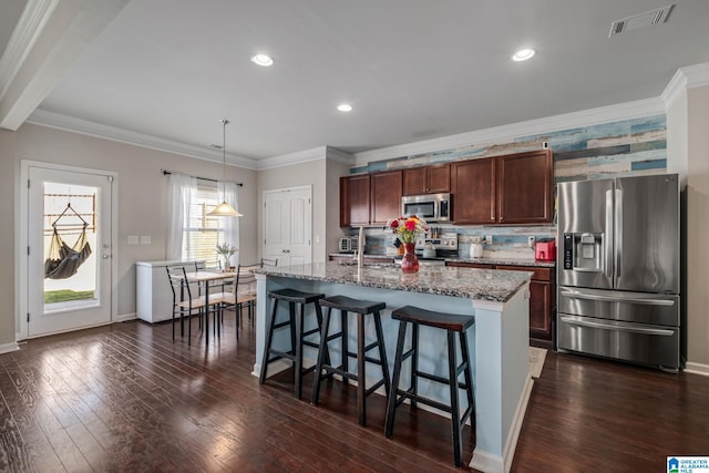 kitchen featuring visible vents, baseboards, appliances with stainless steel finishes, a kitchen bar, and dark wood-style floors