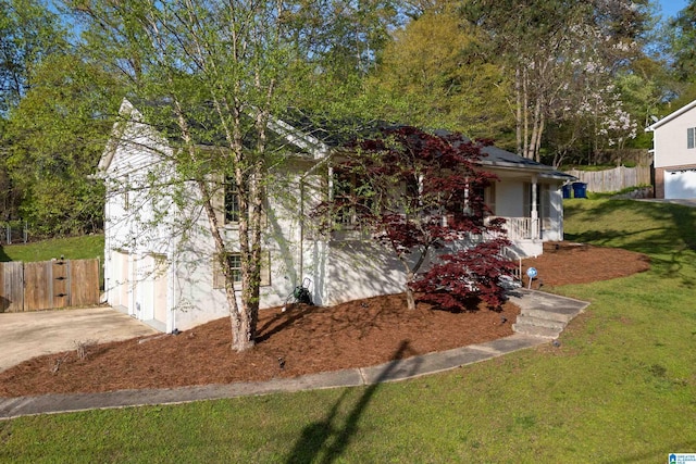 1324 W Navajo Dr, Alabaster, AL 35007 - exterior space featuring fence and a lawn
