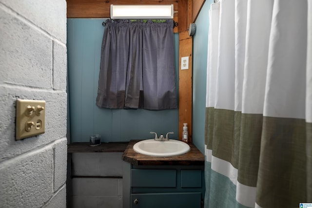 470 16th St, Calera, AL 35040 - bathroom featuring vanity