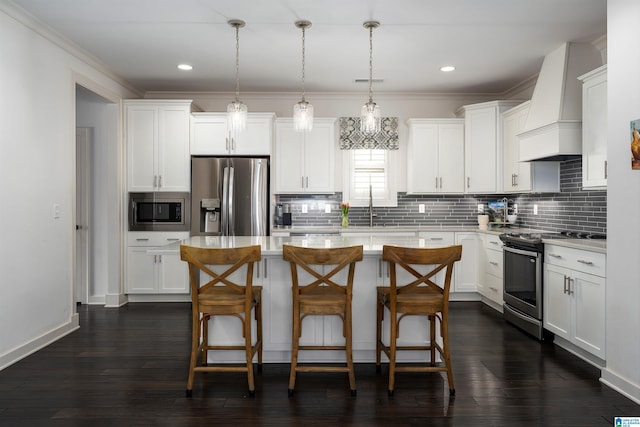4460 Tuckahoe Ln, Hoover, AL 35226 - kitchen with stainless steel appliances, a kitchen island, light countertops, and custom range hood