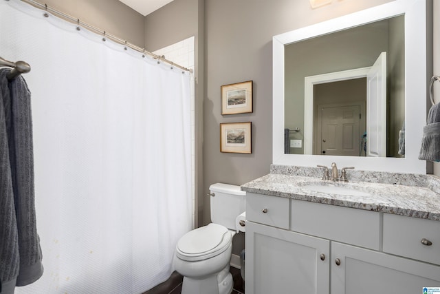 4460 Tuckahoe Ln, Hoover, AL 35226 - full bath featuring toilet, vanity, and a shower with curtain