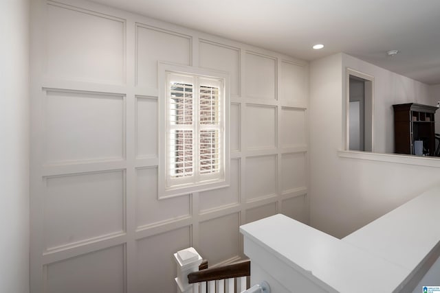 4460 Tuckahoe Ln, Hoover, AL 35226 - bathroom featuring a decorative wall and recessed lighting