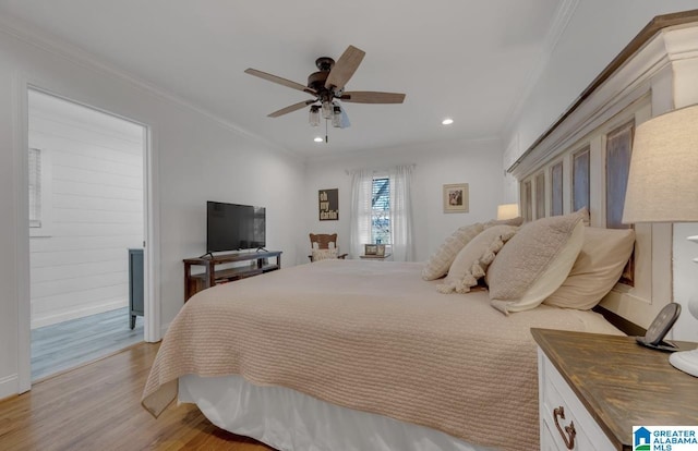 bedroom with light wood-style flooring, crown molding, baseboards, ceiling fan, and recessed lighting
