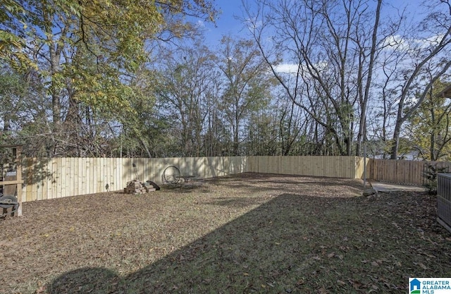 view of yard featuring a fenced backyard