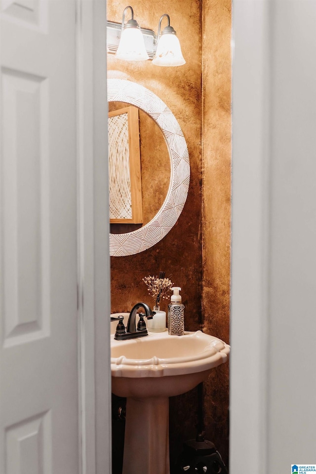 100 Edgewood Cir, Oneonta, AL 35121 - view of bathroom