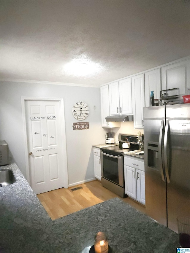 kitchen featuring stainless steel appliances, visible vents, light wood-style floors, white cabinetry, and under cabinet range hood