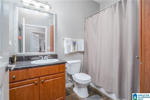 600 13th St E Unit 914, Tuscaloosa, AL 35401 - bathroom featuring toilet, vanity, and a shower with shower curtain