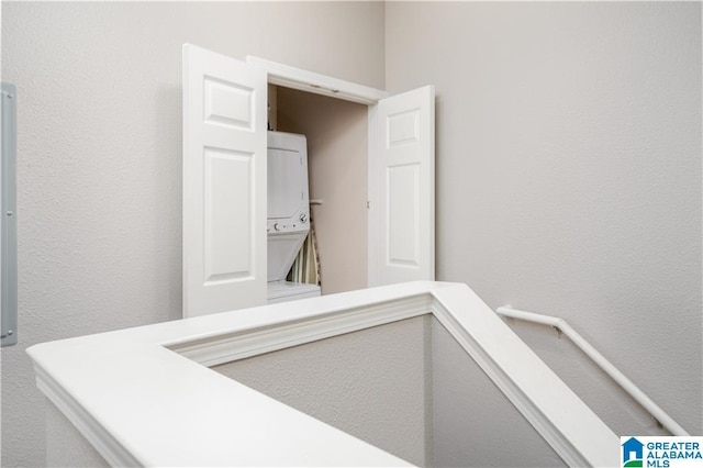 600 13th St E Unit 914, Tuscaloosa, AL 35401 - hallway with estacked washer and dryer